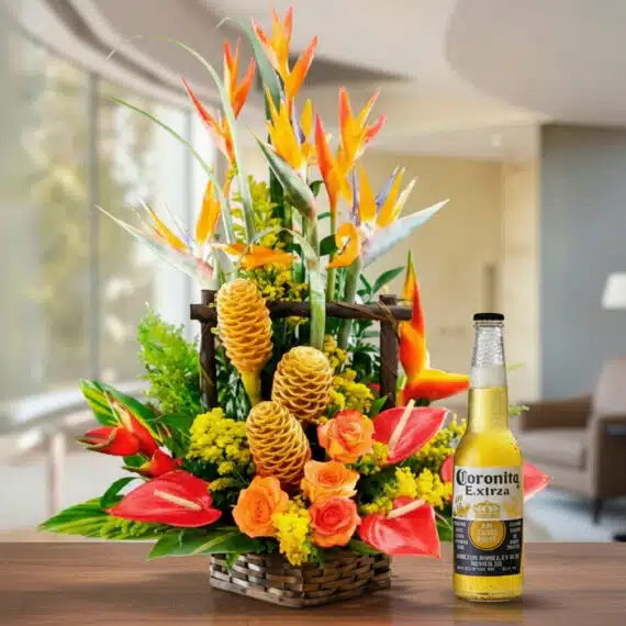 Arreglo Floral Exótico Apolo con Cerveza Coronita Extra Arreglo floral exótico Apolo con aves del paraíso, rosas naranjas, anturios rojos y jengibre, acompañado de una cerveza Coron