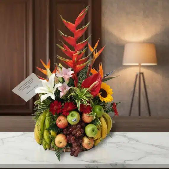 Arreglo Floral con Frutas Eclipse: Elegancia y Frescura para Regalar Arreglo floral premium 'Eclipse' con heliconias, lirios, girasoles y frutas frescas como manzanas, uvas y plátanos, sobre una